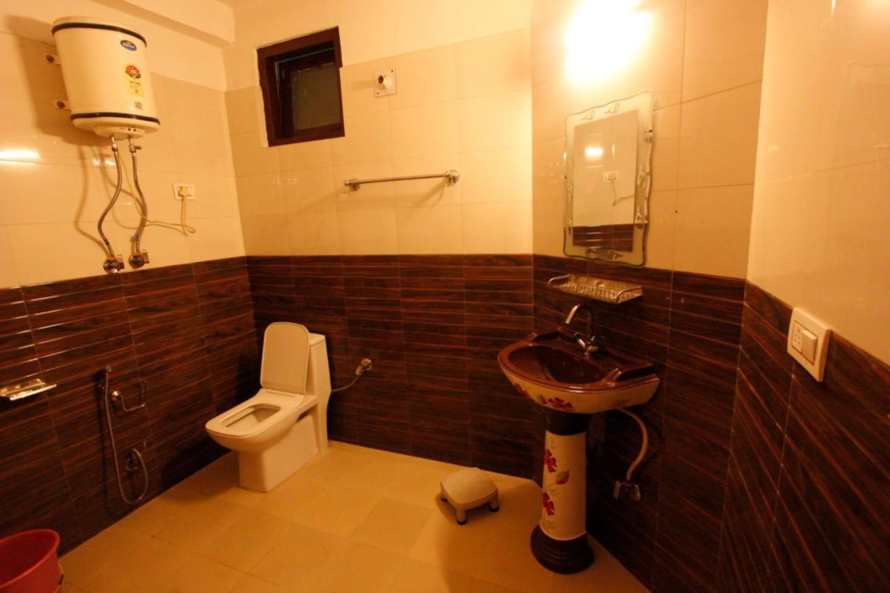 Tirthan Crest Homestay Banjār エクステリア 写真