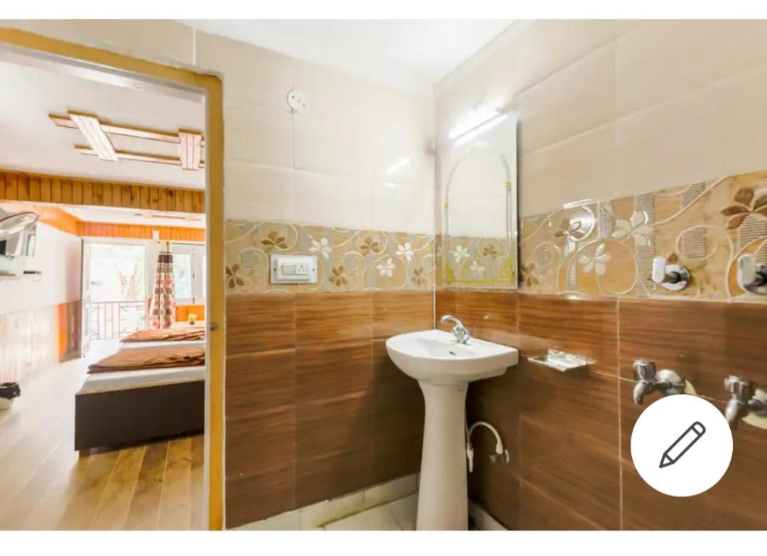 Tirthan Crest Homestay Banjār エクステリア 写真
