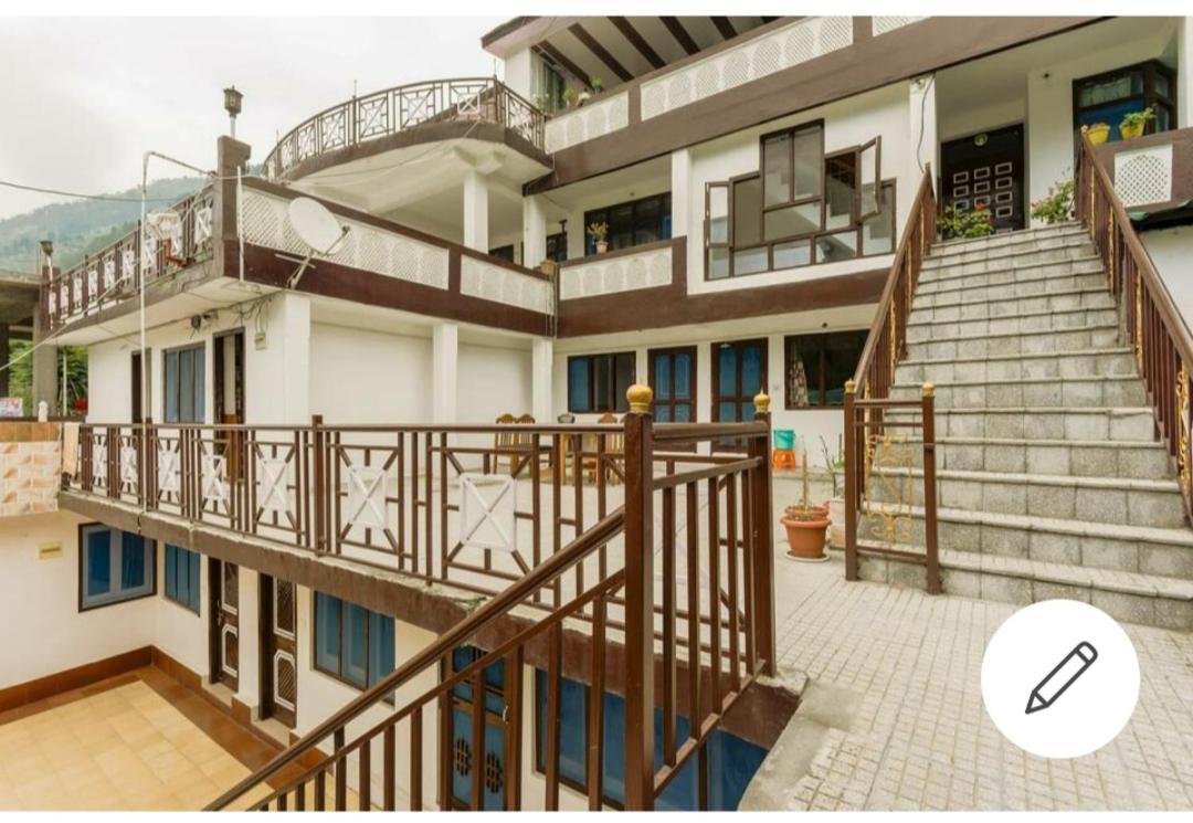 Tirthan Crest Homestay Banjār エクステリア 写真