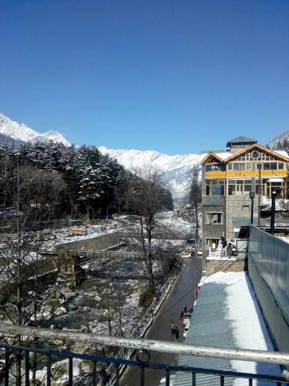 Tirthan Crest Homestay Banjār エクステリア 写真