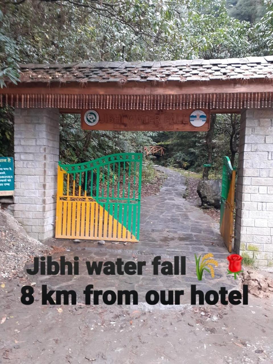 Tirthan Crest Homestay Banjār エクステリア 写真