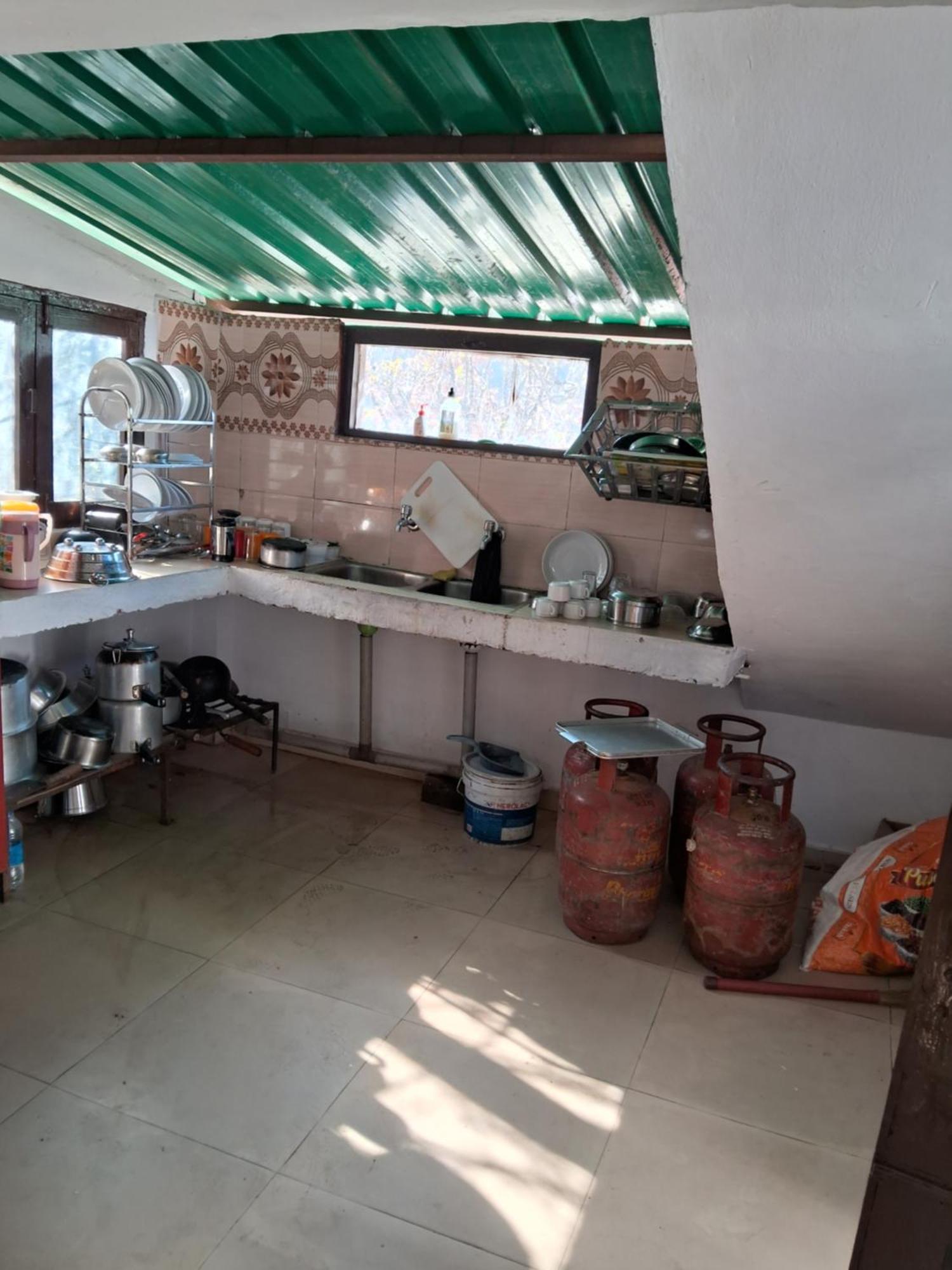 Tirthan Crest Homestay Banjār エクステリア 写真